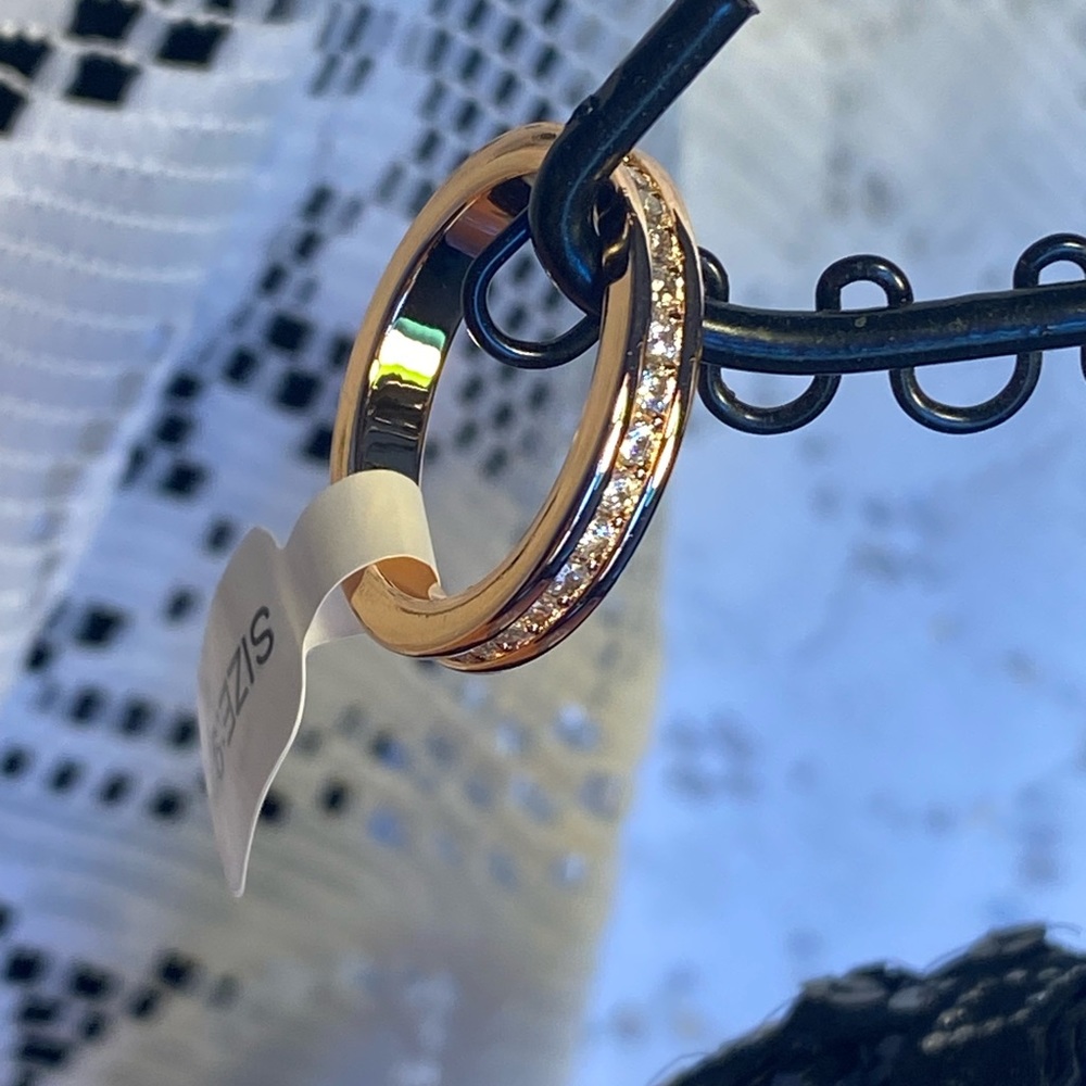 NWT ROSE GOLD WITH ETERNITY CLASSIQUE RING WITH STONES Size 8 or 9 - Picture 6 of 7